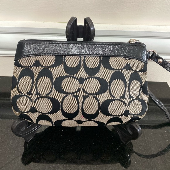 Classic coach wristlet - Picture 5 of 5